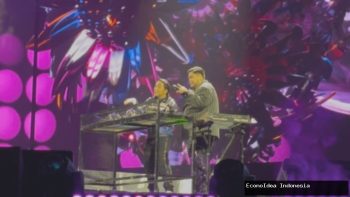 Ivan Gunawan Nge-gimmick di Konser Rossa, Penampilannya Bikin Heboh!