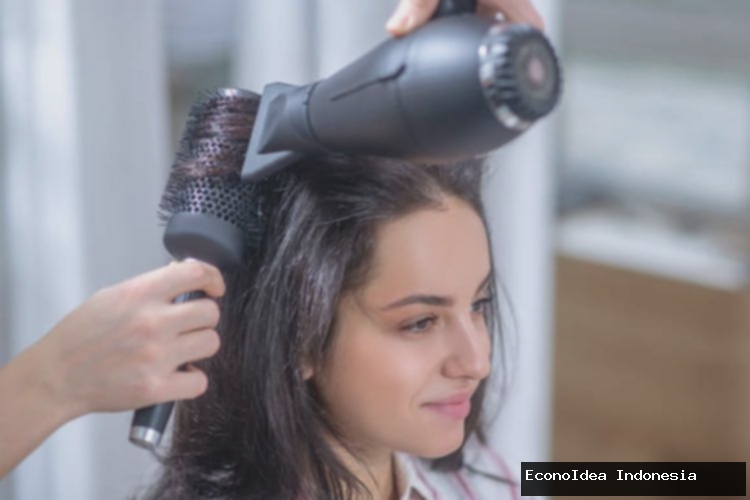 Rahasia 3 Langkah Blow Dry Rambut Sempurna ala Salon di Rumah