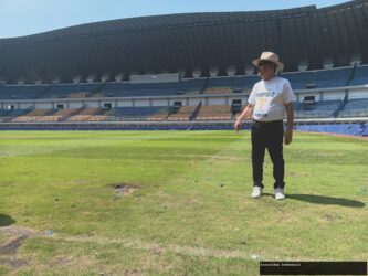 Kegeraman Haji Umuh: Sosok Misterius Muncul Usai Kemenangan Persib