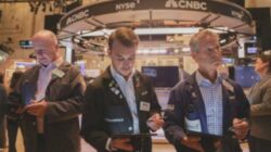 Wall Street Naik Sedikit Rabu